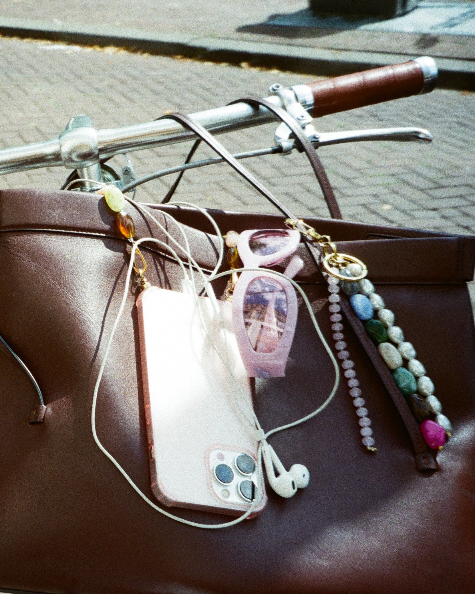 Ateljé Pink haze iPhone case - Image 3