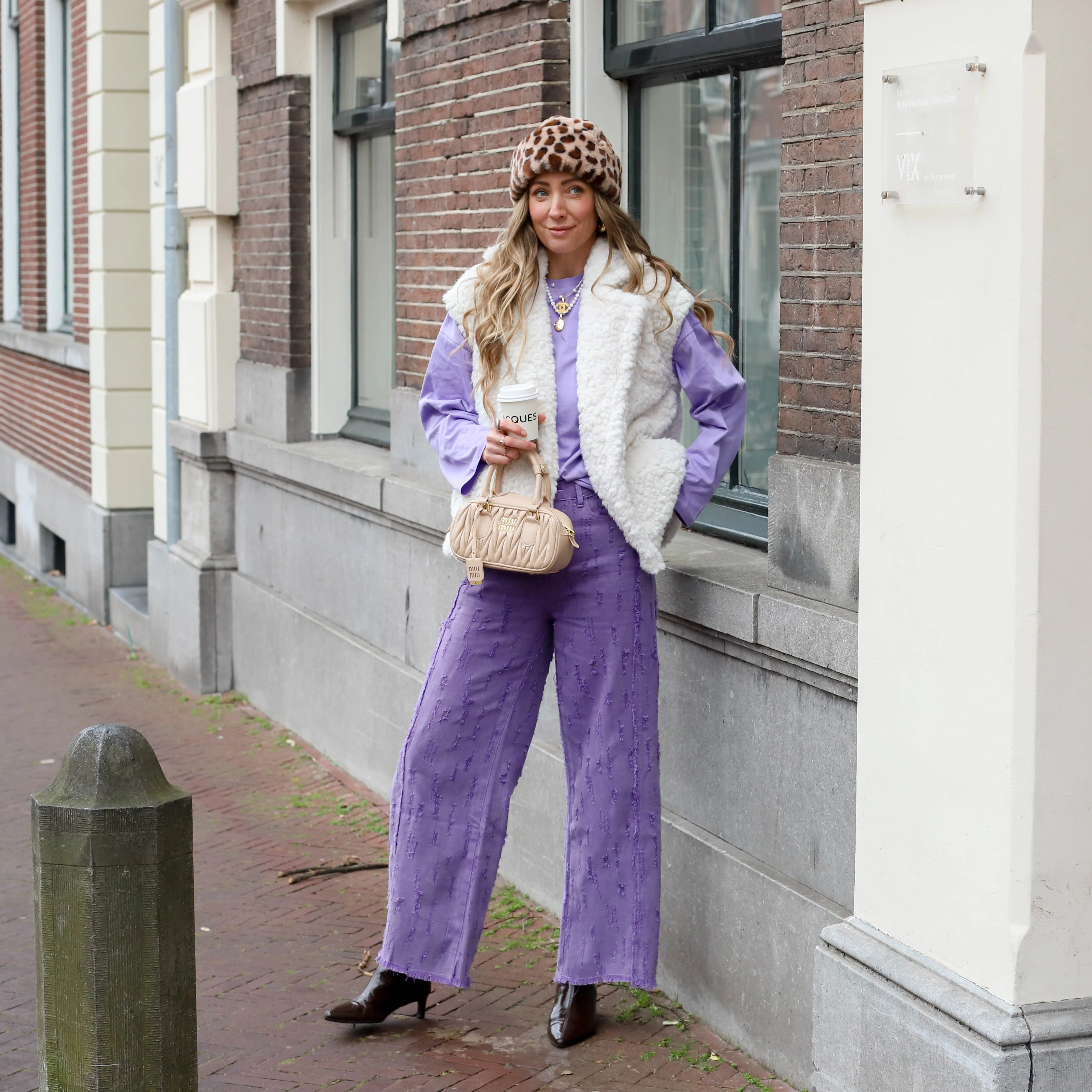 Soft teddy gilet off white - Image 3