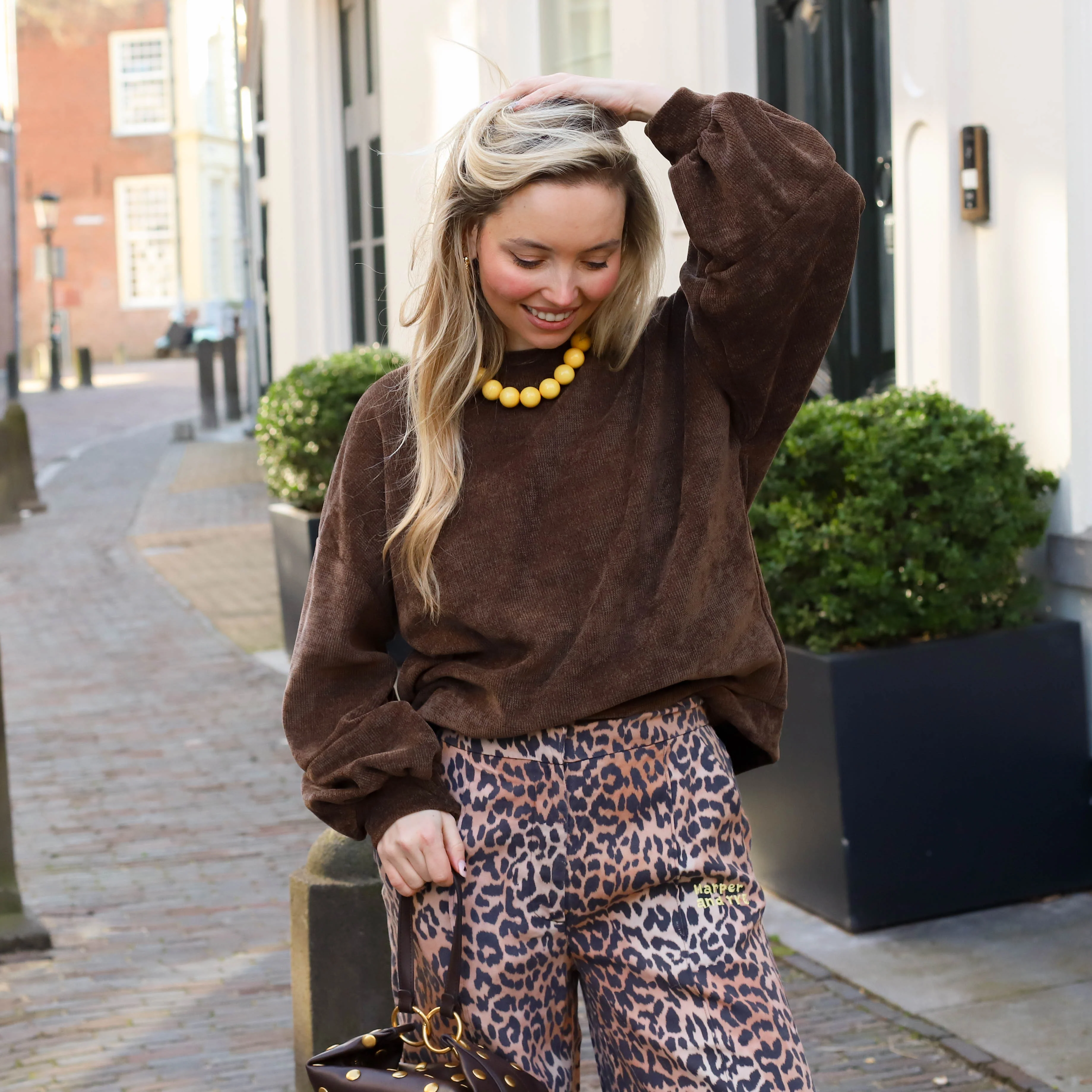 Velvet sweater bruin - Image 4
